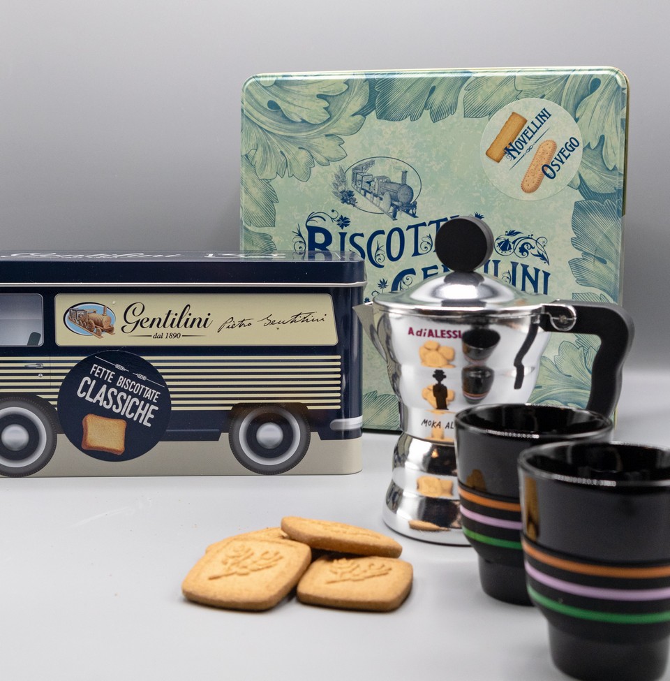 Biscotti Gentilini - La colazione estiva d'eccellenza: fette biscottate  classiche, caffè e una confettura di pesche.