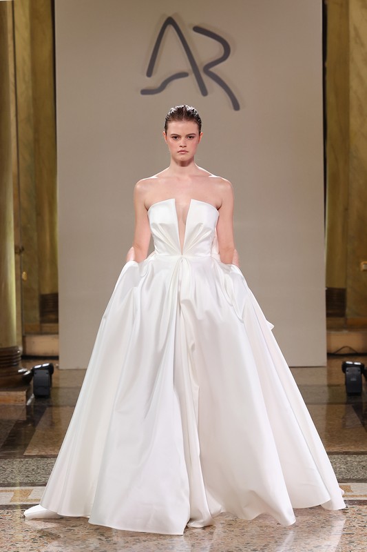 Abiti da sposa Antonio Riva Milano 2024