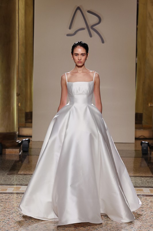 Abiti da sposa Antonio Riva Milano 2024