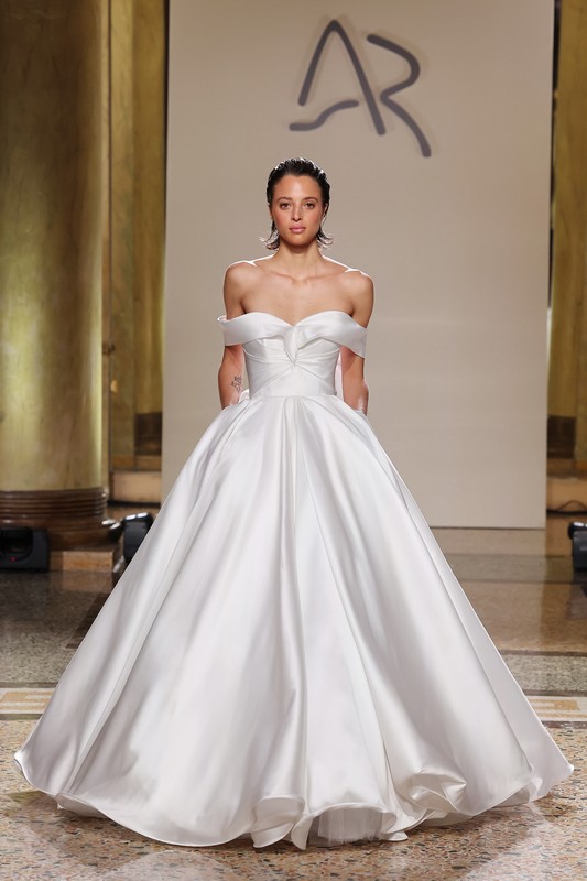 Abiti da sposa Antonio Riva Milano 2024