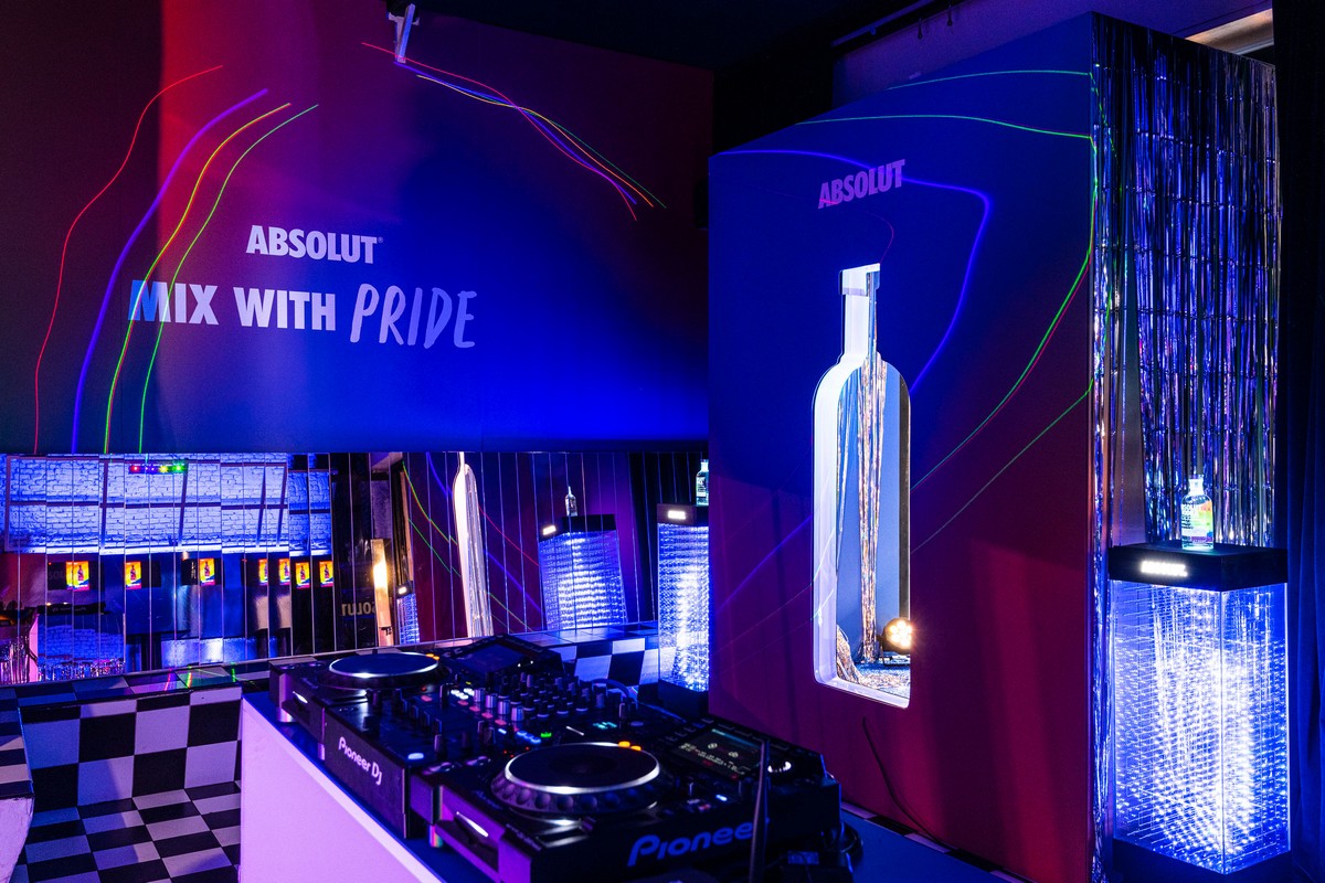 Absolut Temporary Rainbow Bar Milano