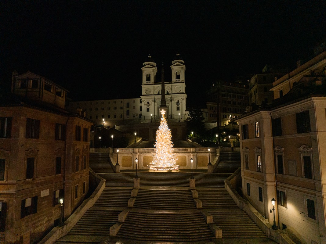 Vetrine di Natale Dior 2023