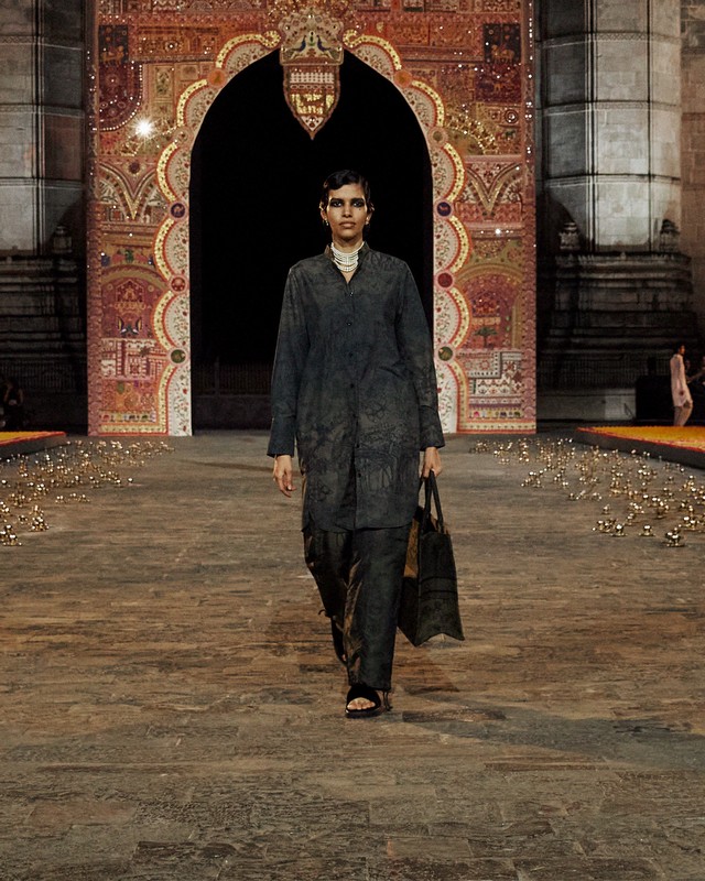 Dior Mumbai Sfilata 2023 abiti