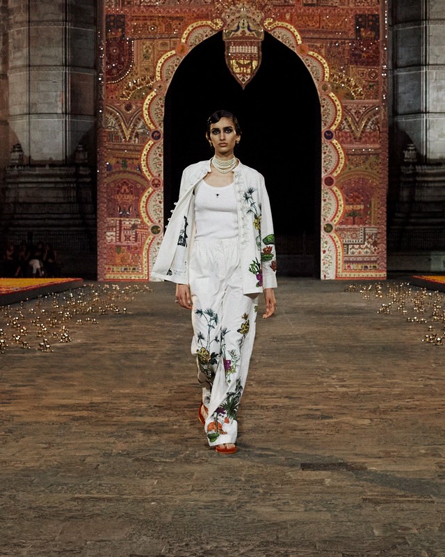 Dior Mumbai Sfilata 2023 abiti