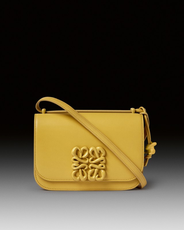 Loewe campagna Natale 2022