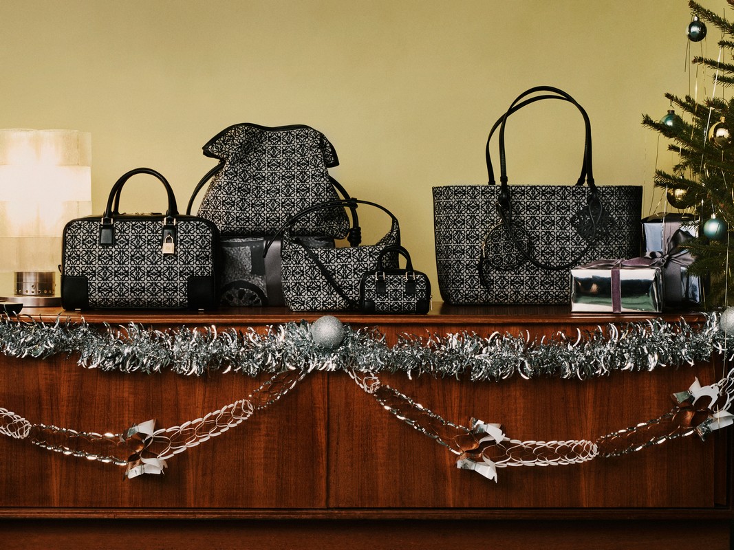 Loewe collezione Holiday 2021 Natale