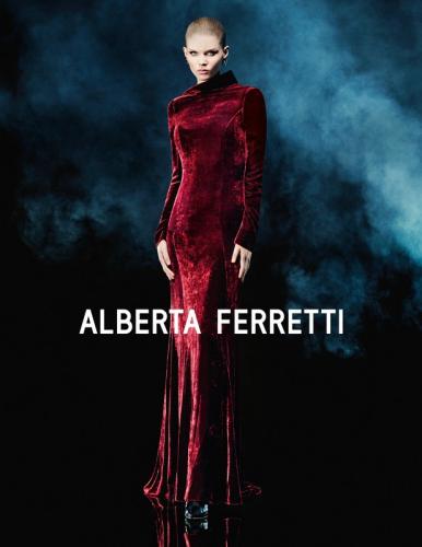 Alberta Ferretti campagna autunno inverno 2023