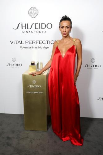 Anne Hathaway Shiseido