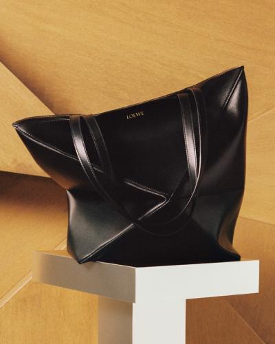 Loewe campagna pre-collezione autunno inverno 2023