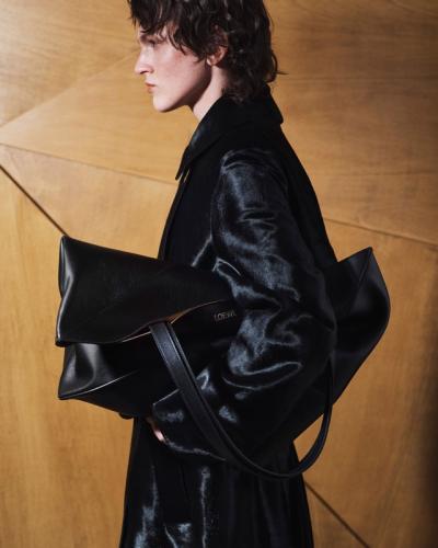 Loewe campagna pre-collezione autunno inverno 2023