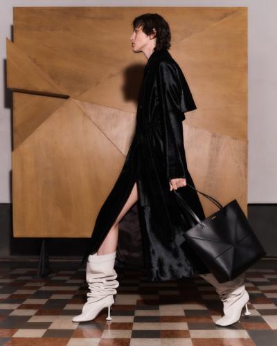 Loewe campagna pre-collezione autunno inverno 2023