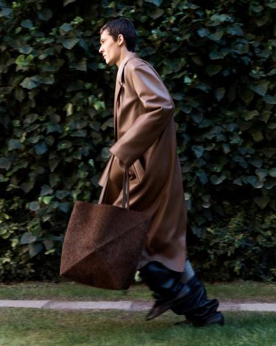 Loewe campagna pre-collezione autunno inverno 2023