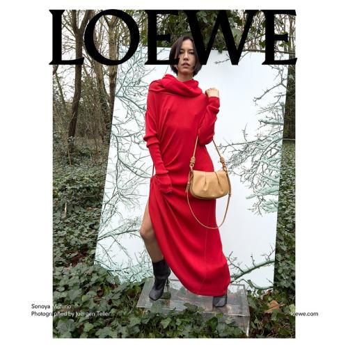 Loewe campagna pre-collezione autunno inverno 2023