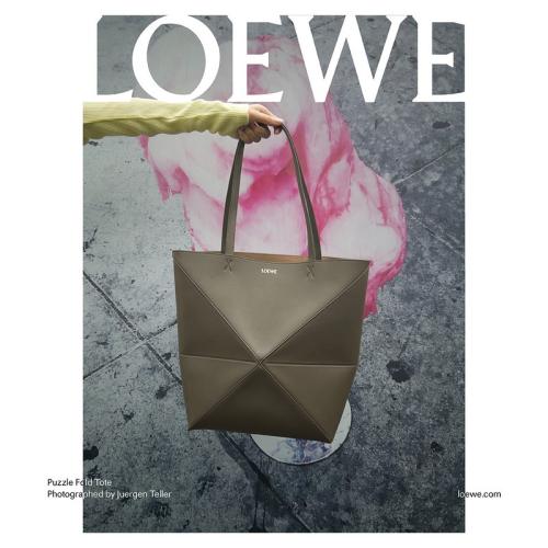 Loewe campagna pre-collezione autunno inverno 2023