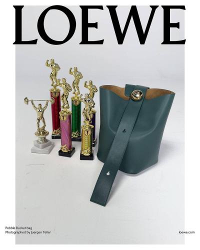 Loewe-pre-collezione-primavera-estate-2025-campagna-accessori-3